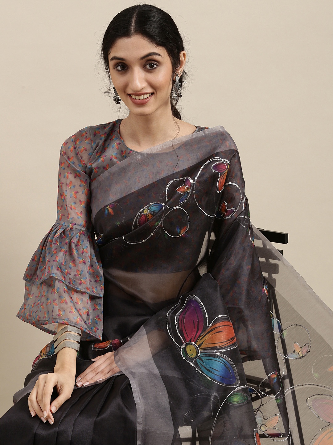 

SHAVYA Grey Floral Sequinned Organza Saree