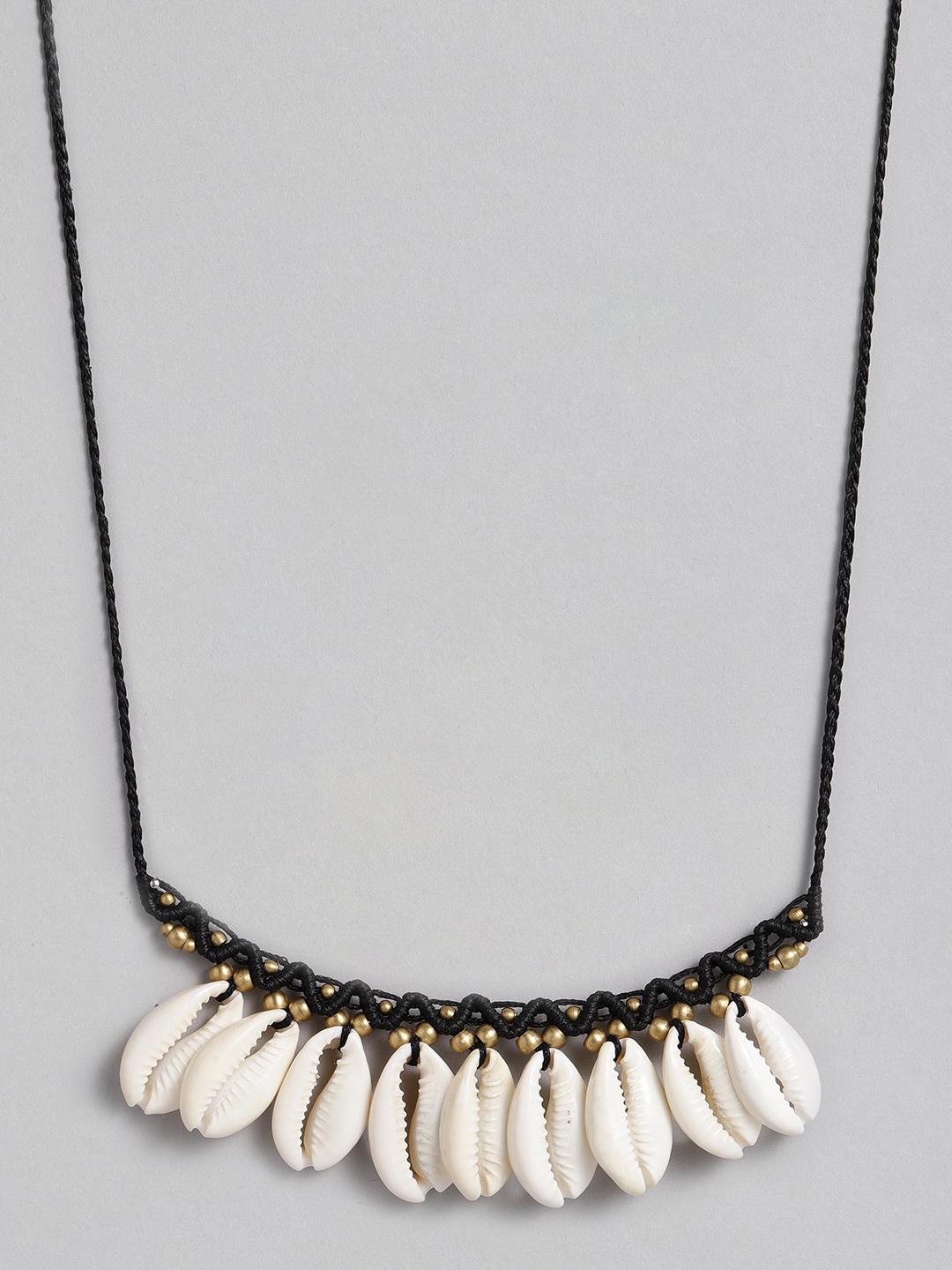 

EL REGALO Black & Beige Big Cawrie Bohemian Necklace