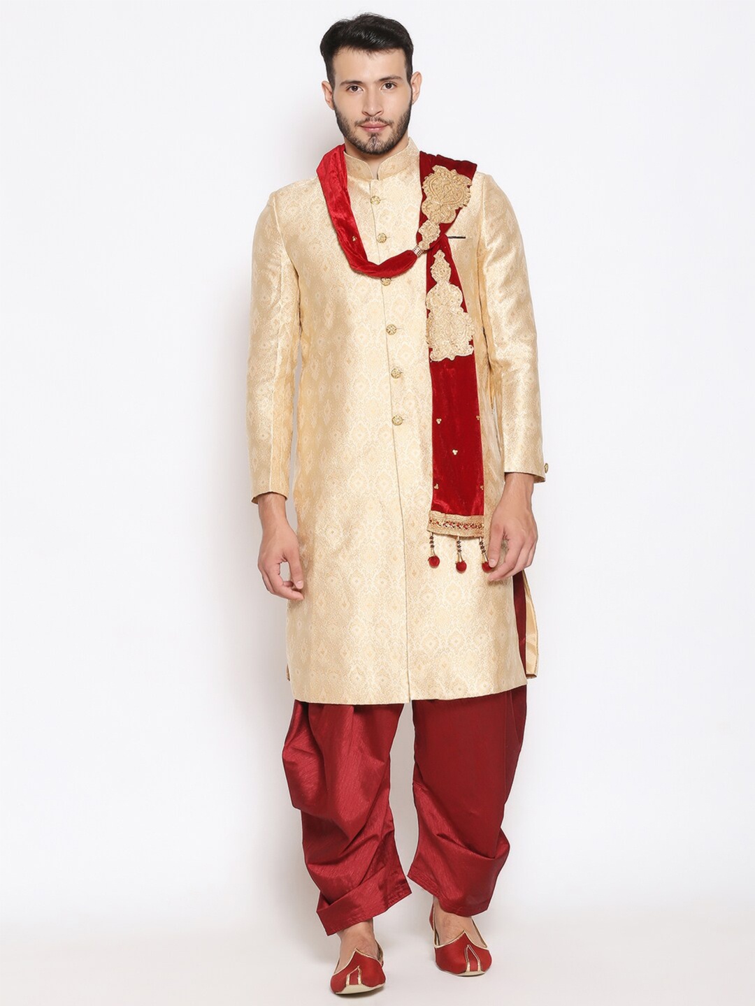 

Dupatta Bazaar Men Maroon & Gold-Toned Ethnic Motifs Embroidered Velvet Dupatta with Zardozi