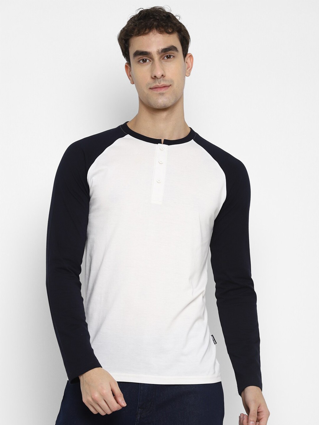 

Red Chief Men Navy Blue & White Colourblocked Henley Neck T-shirt
