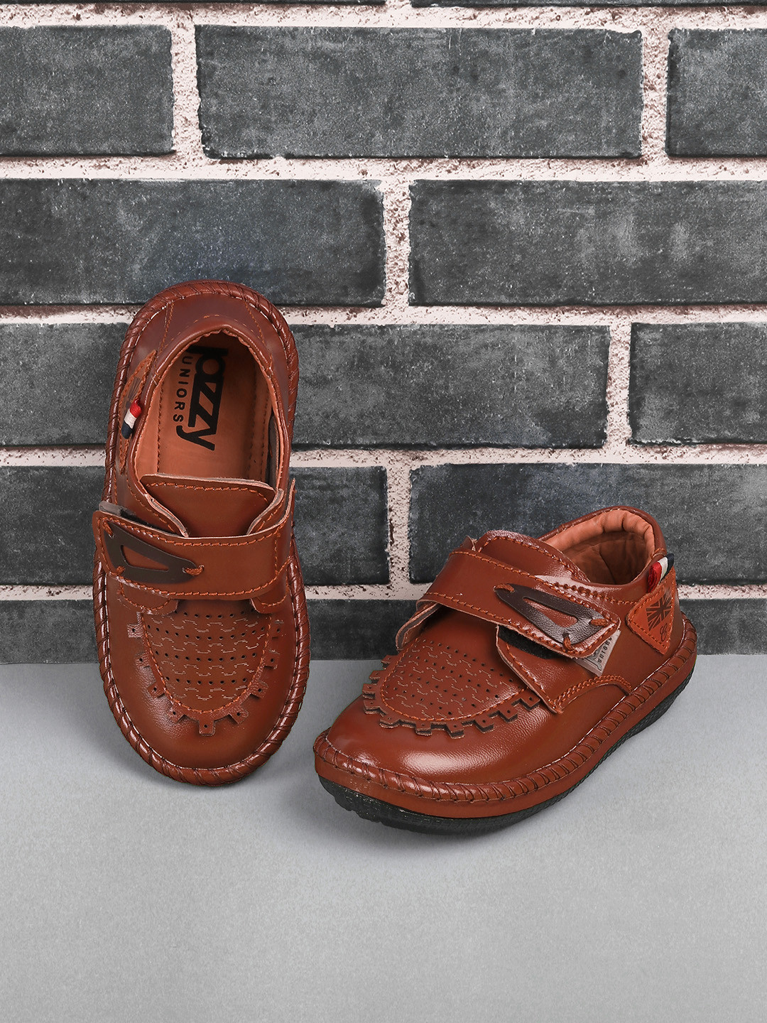 

Jazzy Juniors Boys Tan Woven Design Sneakers