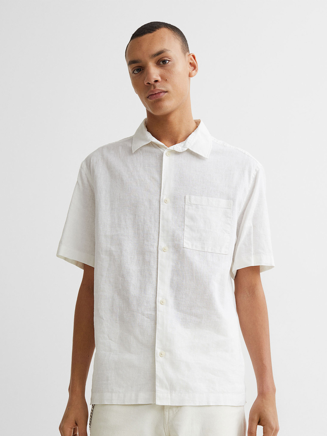 

H&M Men White Solid Relaxed Fit Linen-Blend Shirt