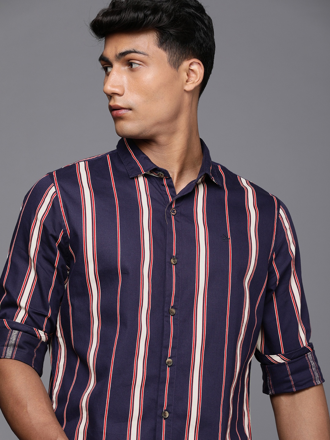 

WROGN Men Navy Blue & White Slim Fit Striped Pure Cotton Casual Shirt