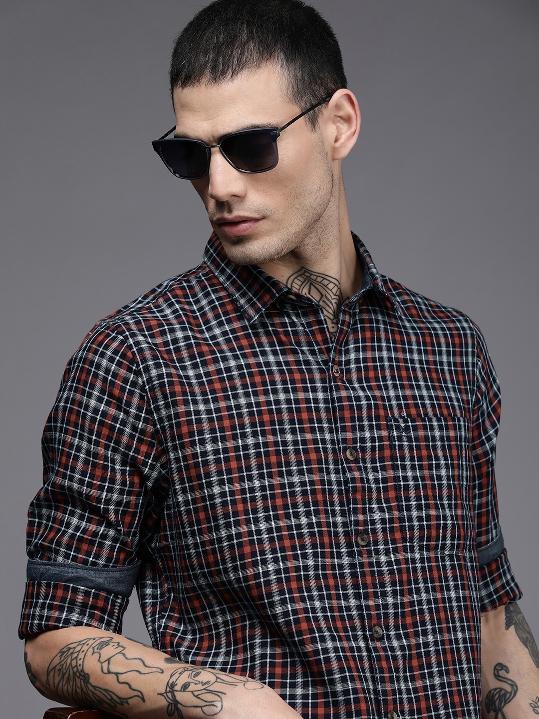

WROGN Men Navy Blue & Red Slim Fit Tartan Checked Pure Cotton Casual Shirt
