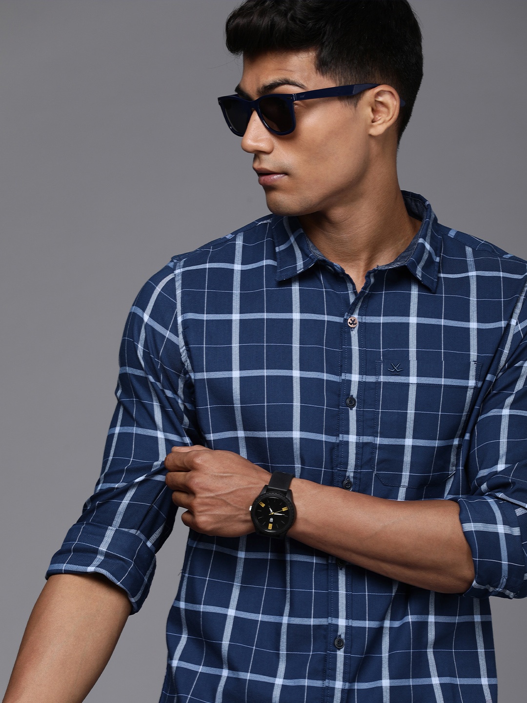 

WROGN Men Navy Blue & White Slim Fit Checked Casual Shirt