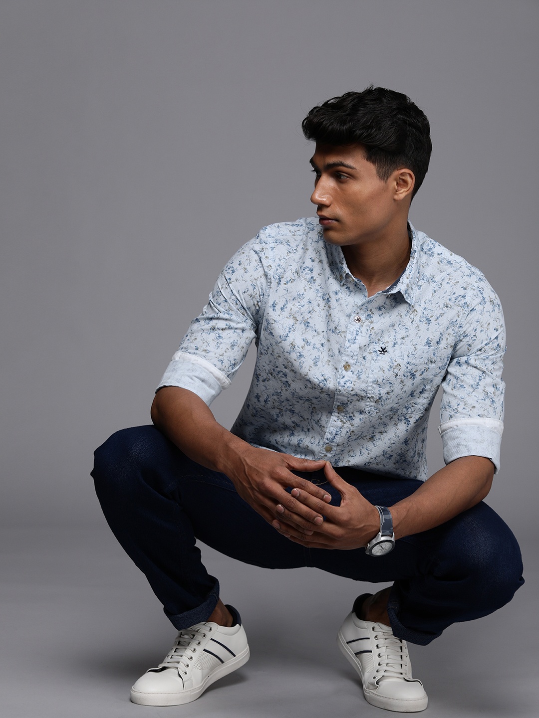 

WROGN Men Blue Slim Fit Floral Printed Casual Shirt