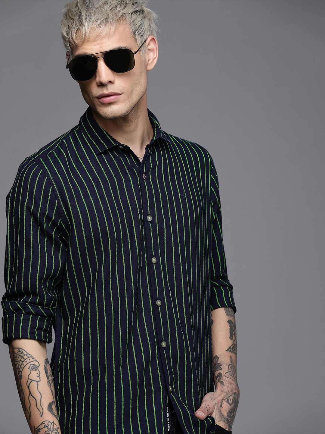 

WROGN Men Navy Blue & Lime Green Slim Fit Striped Casual Shirt