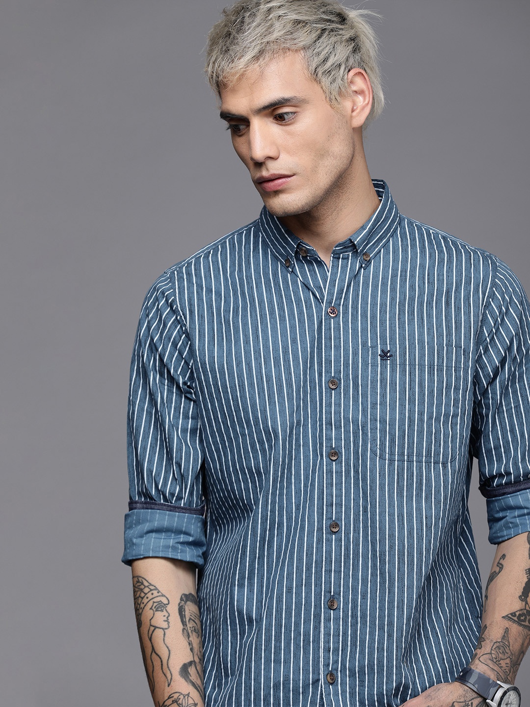 

WROGN Men Blue & White Slim Fit Striped Pure Cotton Casual Shirt