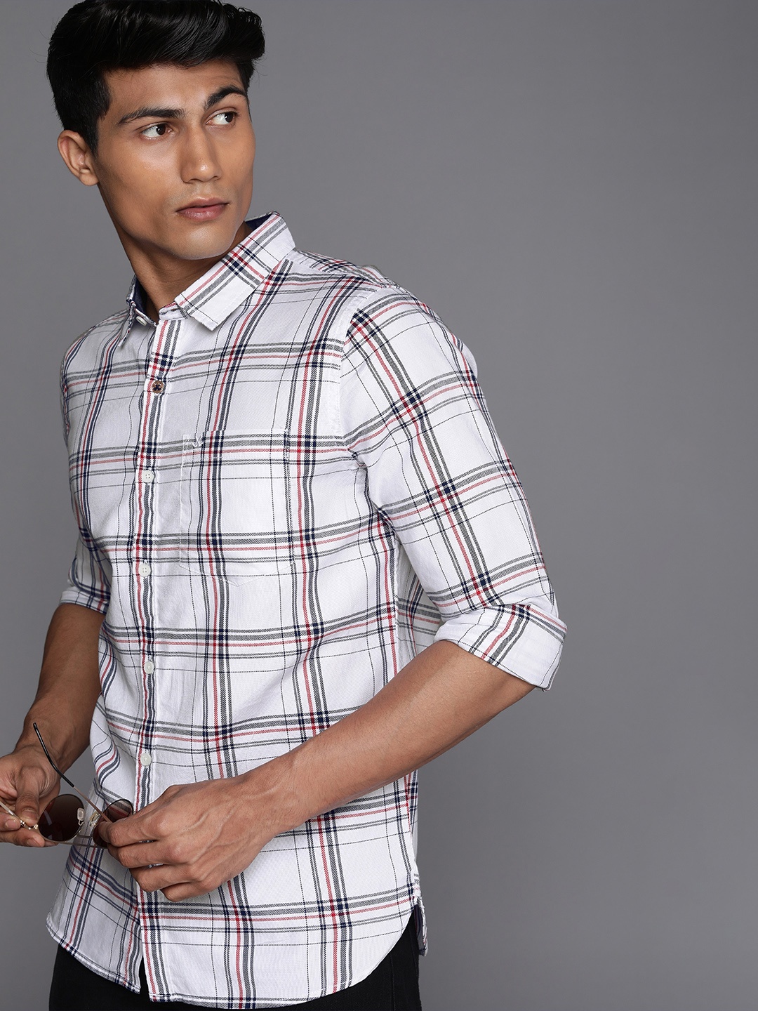 

WROGN Men White & Blue Slim Fit Checked Casual Shirt