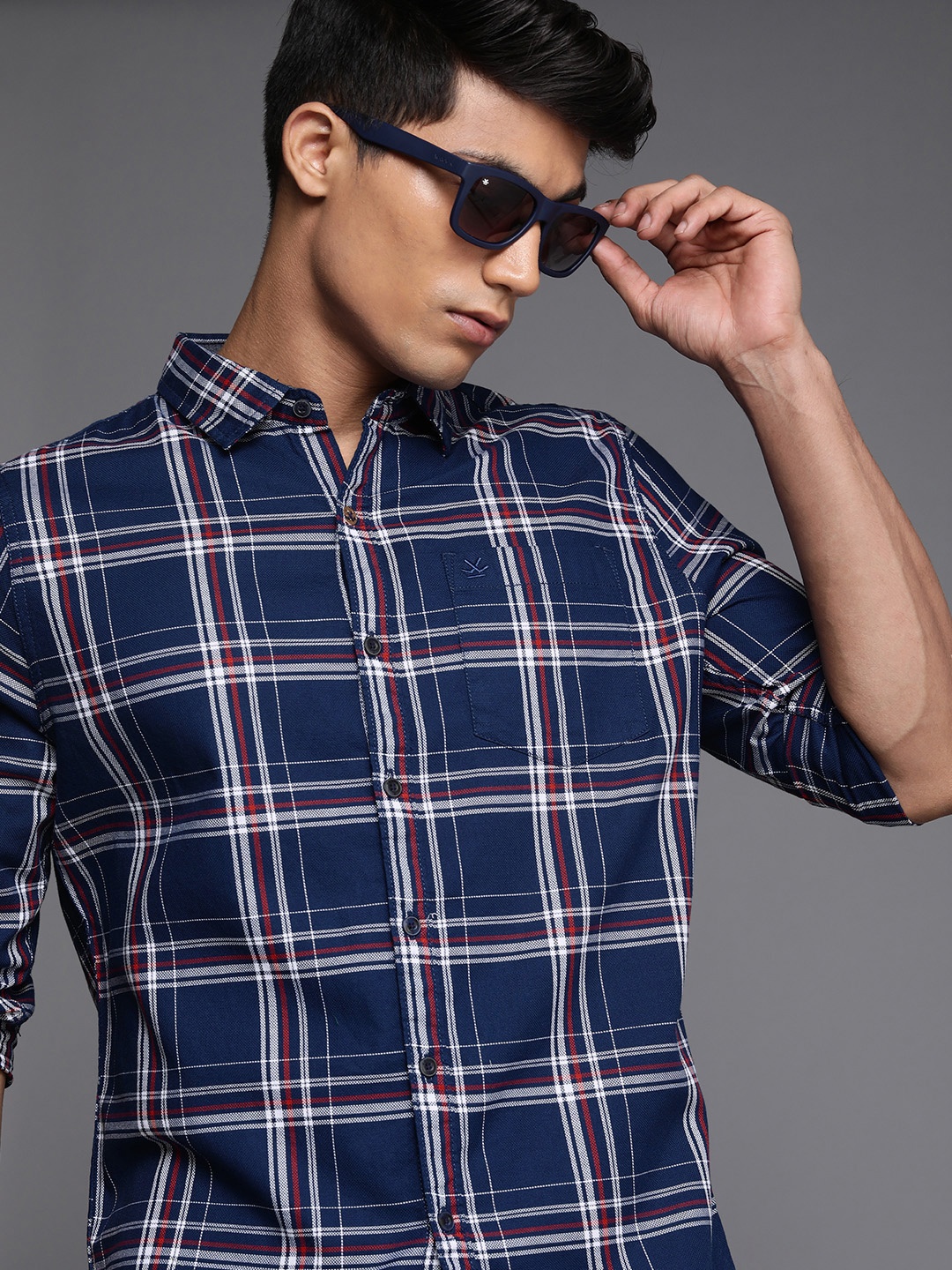 

WROGN Men Blue & White Slim Fit Checked Casual Shirt