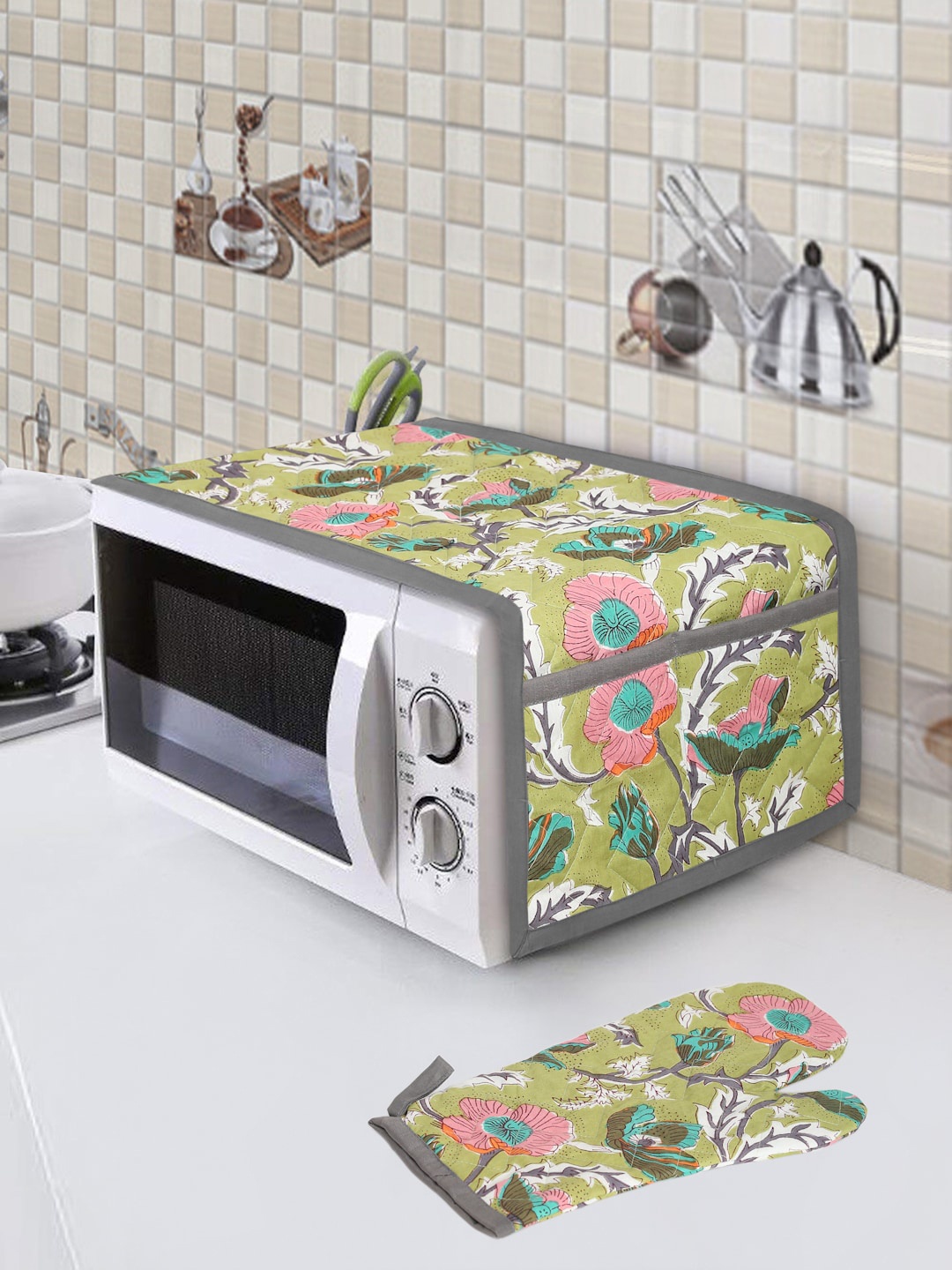 

Rajasthan Decor Green & Pink Floral Print Quilted Micrwave Cover With Gloves