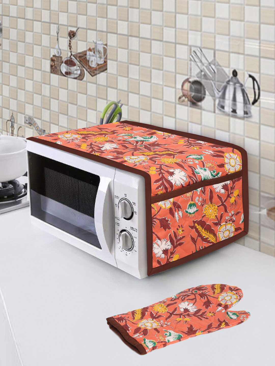 

Rajasthan Decor Peach-Coloured & Brown Floral Printed Cotton Microwave Coves With Gloves
