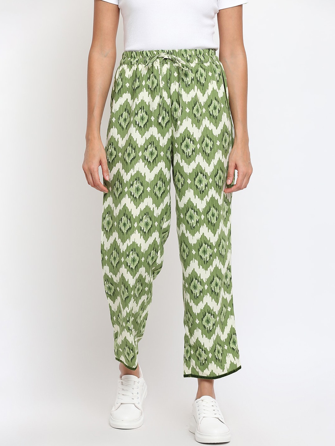 

am ma Women Green Printed Trousers