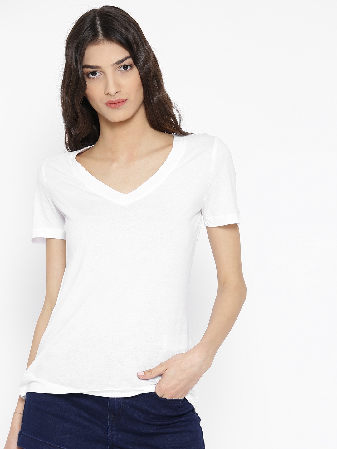 

FOREVER 21 Women White Solid V-Neck T-shirt