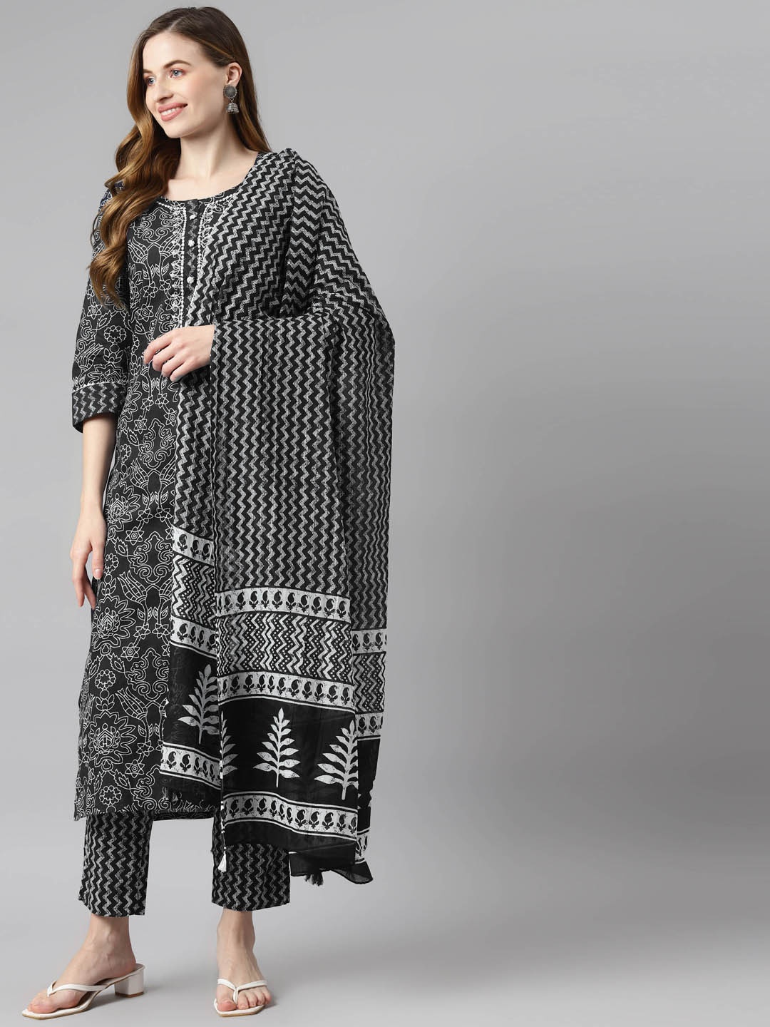 

Readiprint Fashions Women Black Ethnic Motifs Printed Pure Cotton Kurta with Trousers & With Dupatta