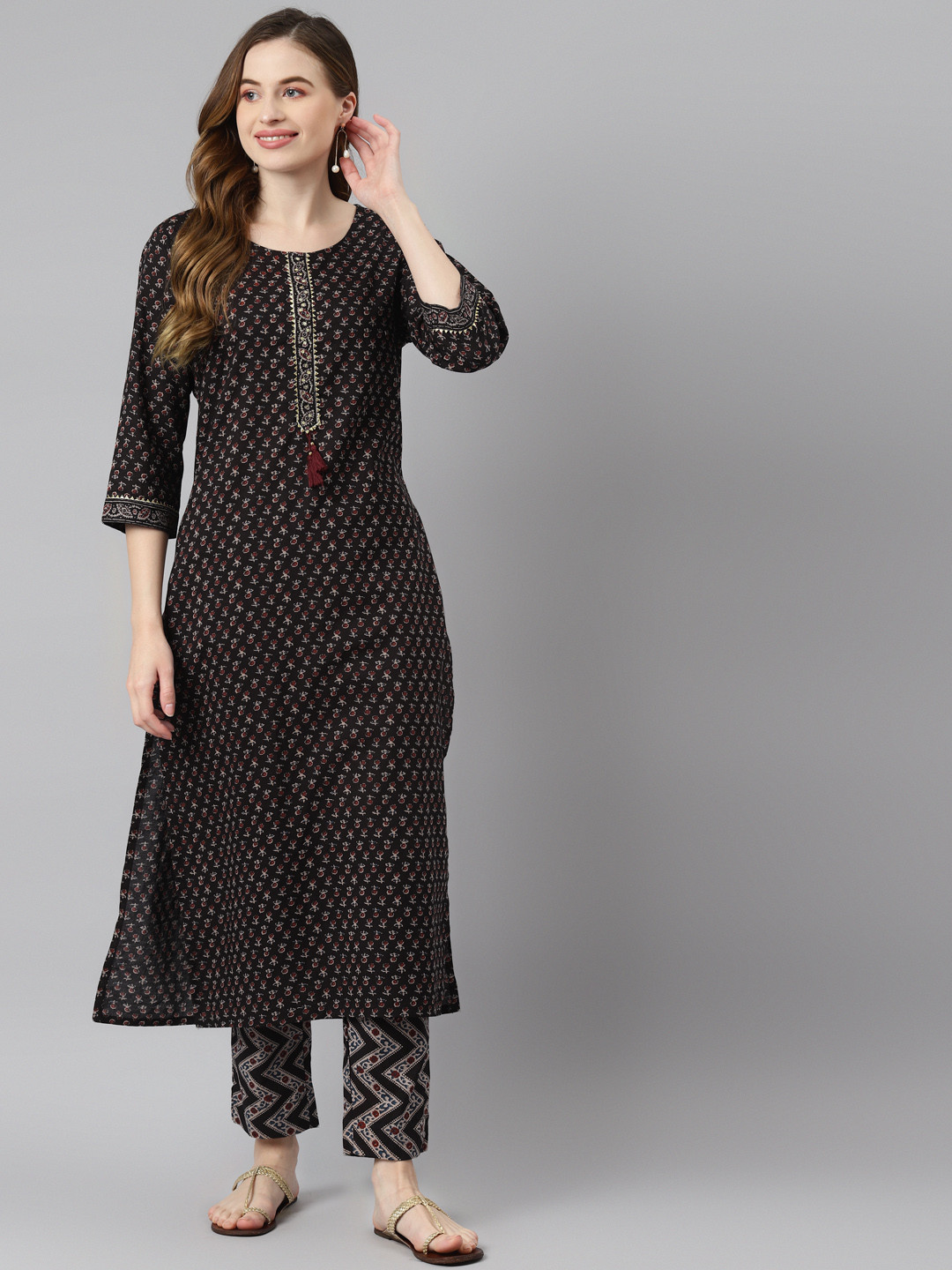 

Readiprint Fashions Women Black Ethnic Motifs Printed Gotta Patti Pure Cotton Kurta with Trousers
