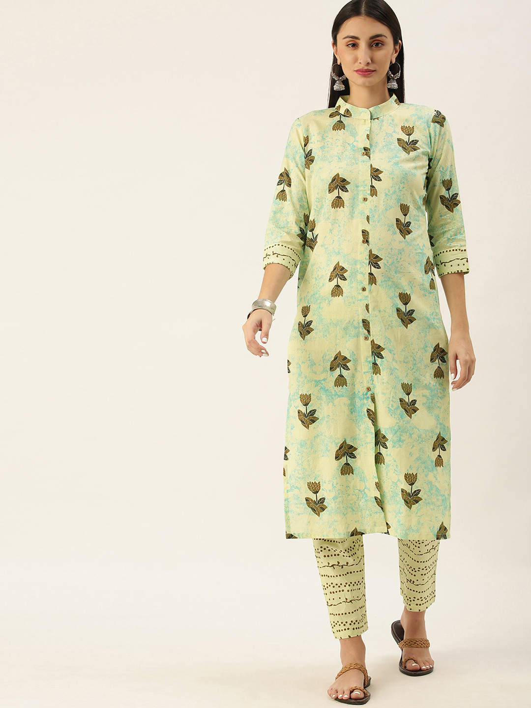 

Minora Women Off White Floral Printed Kurta with Trousers