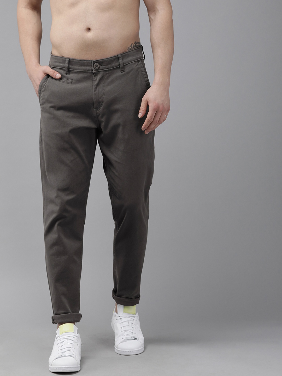 

The Roadster Lifestyle Co Men Grey Solid Chinos Trousers
