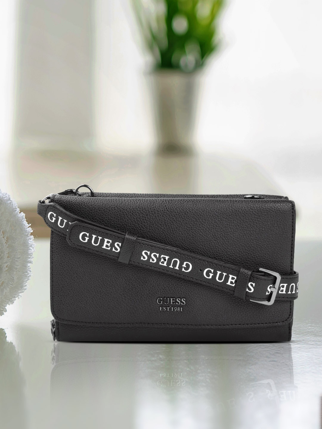 

GUESS Black Solid Structured Sling Bag