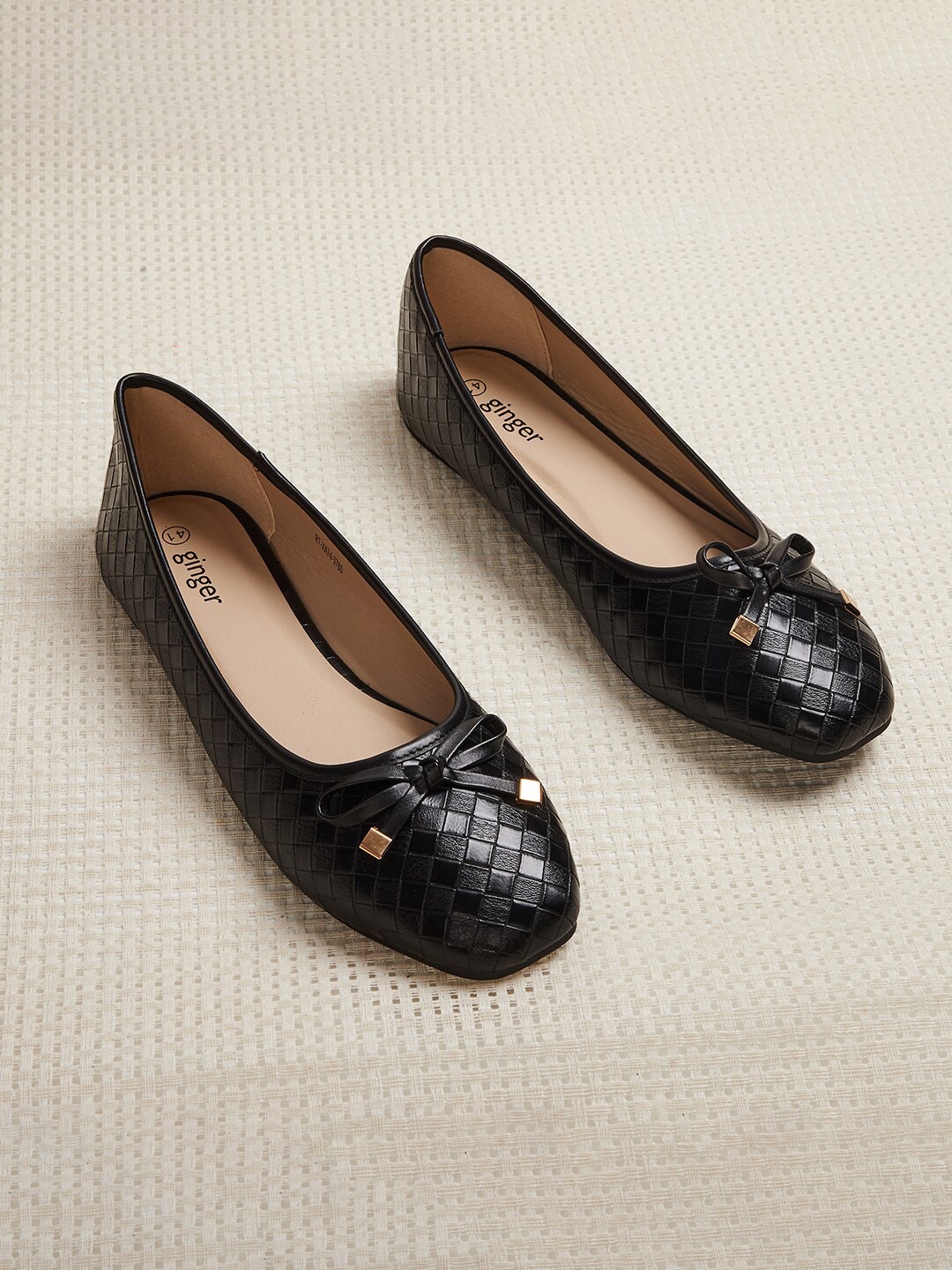 

Ginger by Lifestyle Women Black Textured Slip-On Sneakers