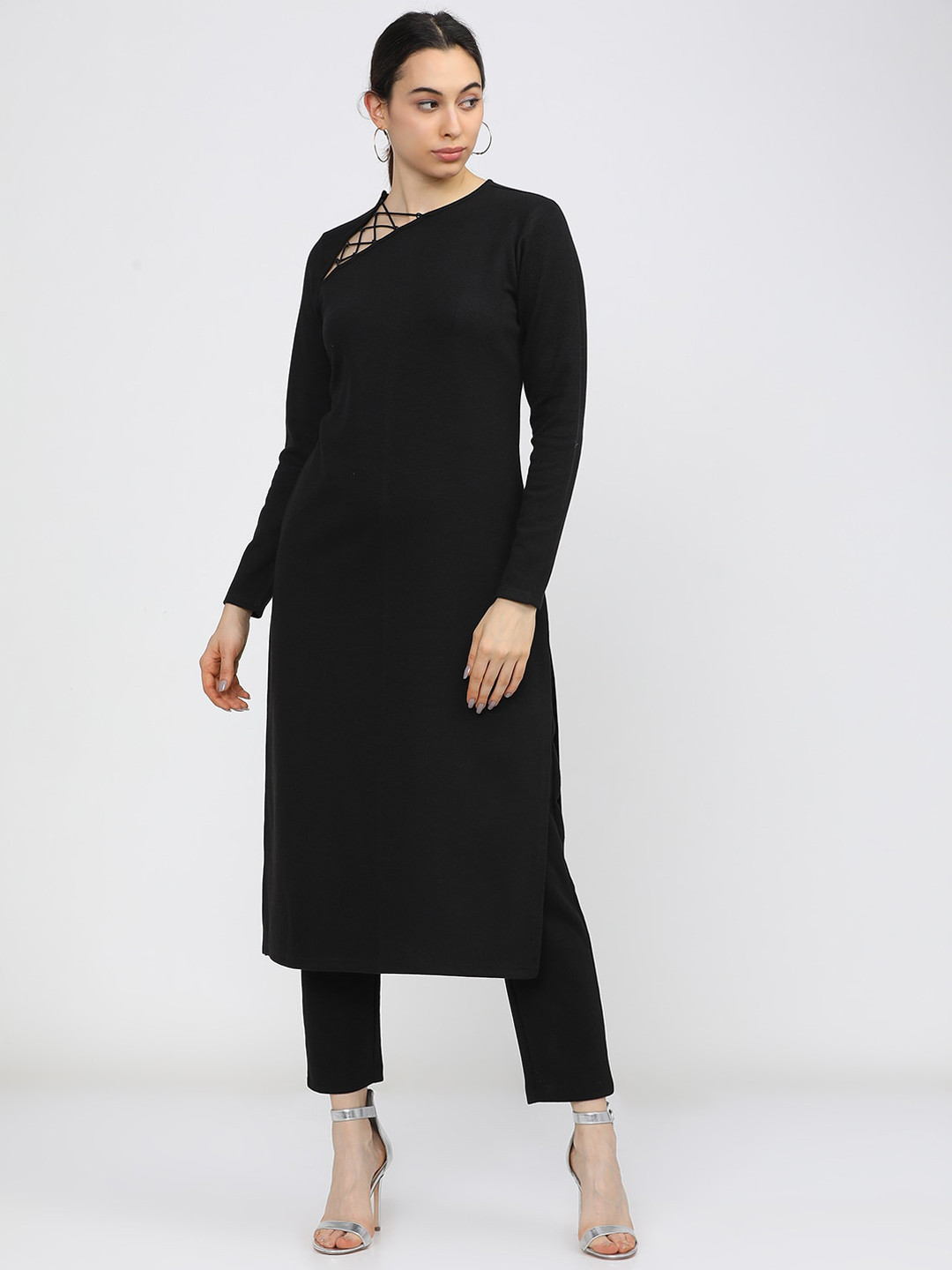 

Vishudh Women Black Kurta