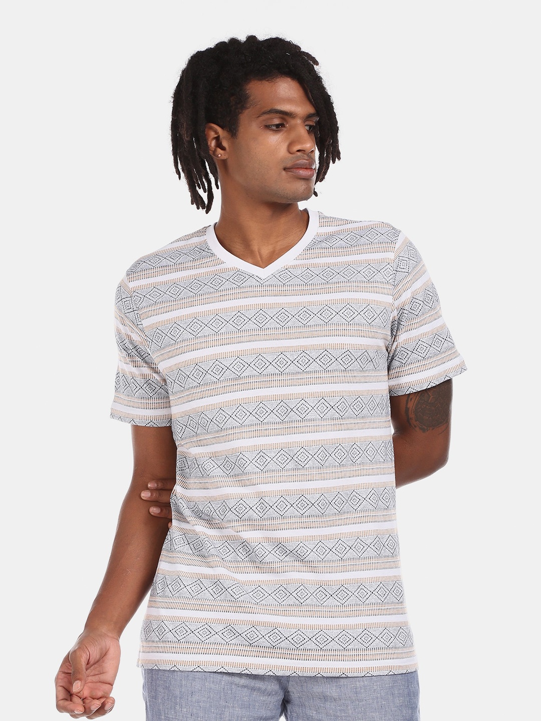 

Cherokee Men White & Grey Striped T-shirt
