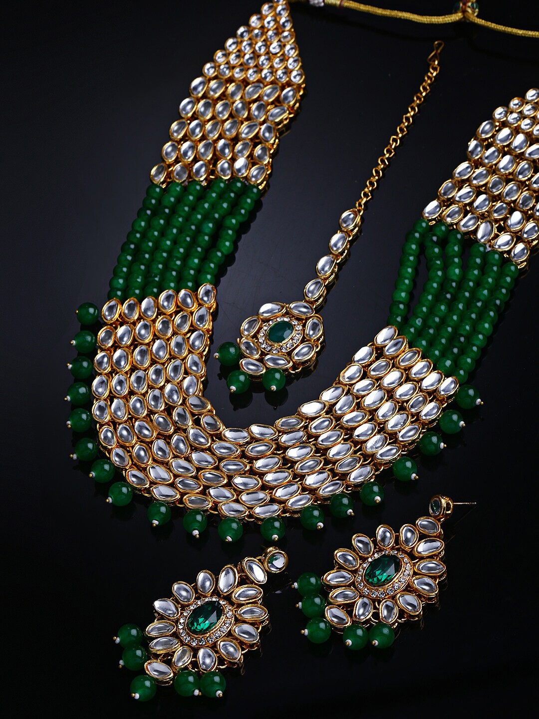 

Shining Diva Women Green Gold-Plated Kundan-Studded Jewellery Set