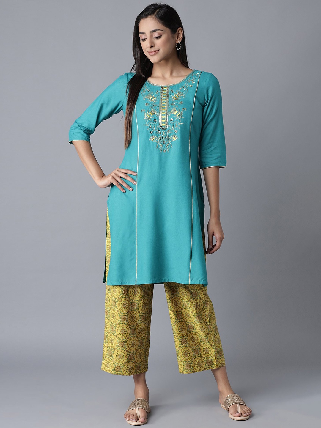 

AURELIA Women Blue Ethnic Motifs Embroidered Regular Kurta with Palazzos