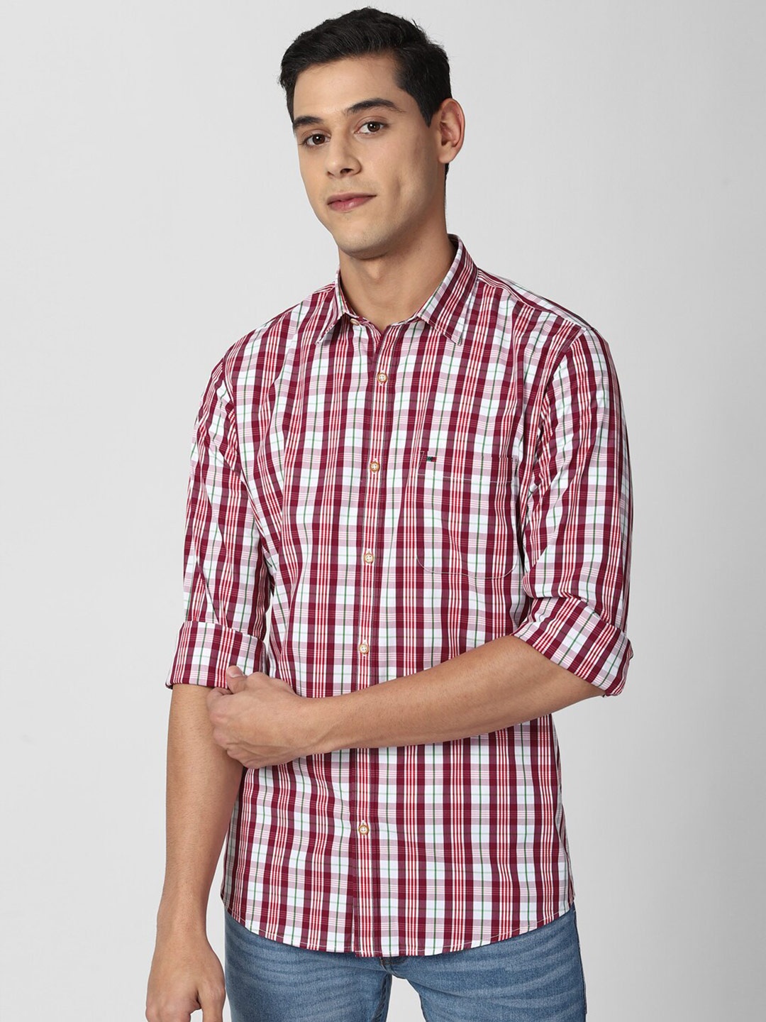 

Peter England Casuals Men Red Slim Fit Opaque Checked Casual Shirt