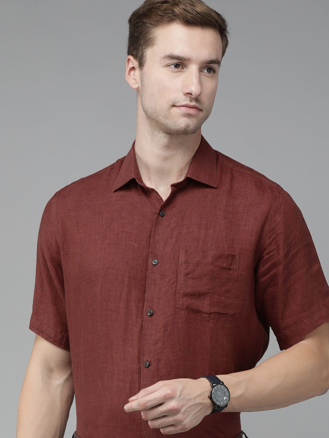 

Van Heusen Men Maroon Solid Tailored Fit Formal Shirt