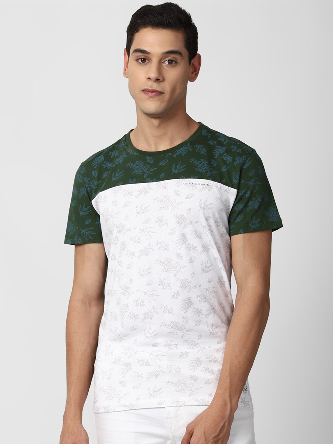 

Peter England Casuals Men Green Colourblocked Pockets Slim Fit T-shirt