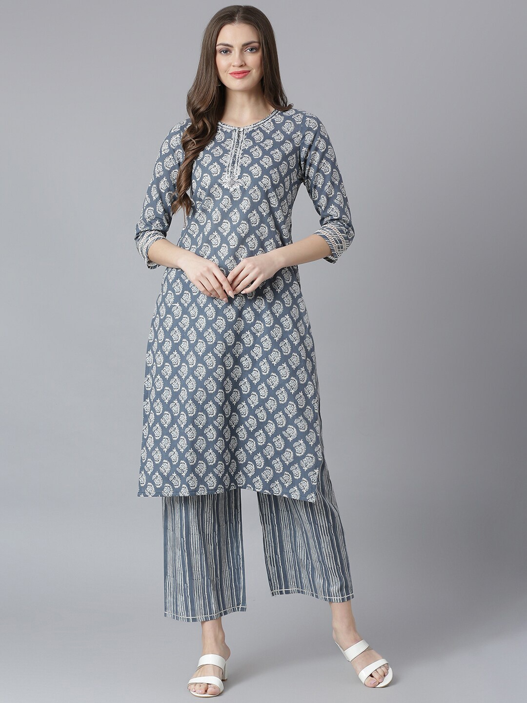 

QOMN Women Grey Ethnic Motifs Printed Panelled Pure Cotton Kurta with Trousers