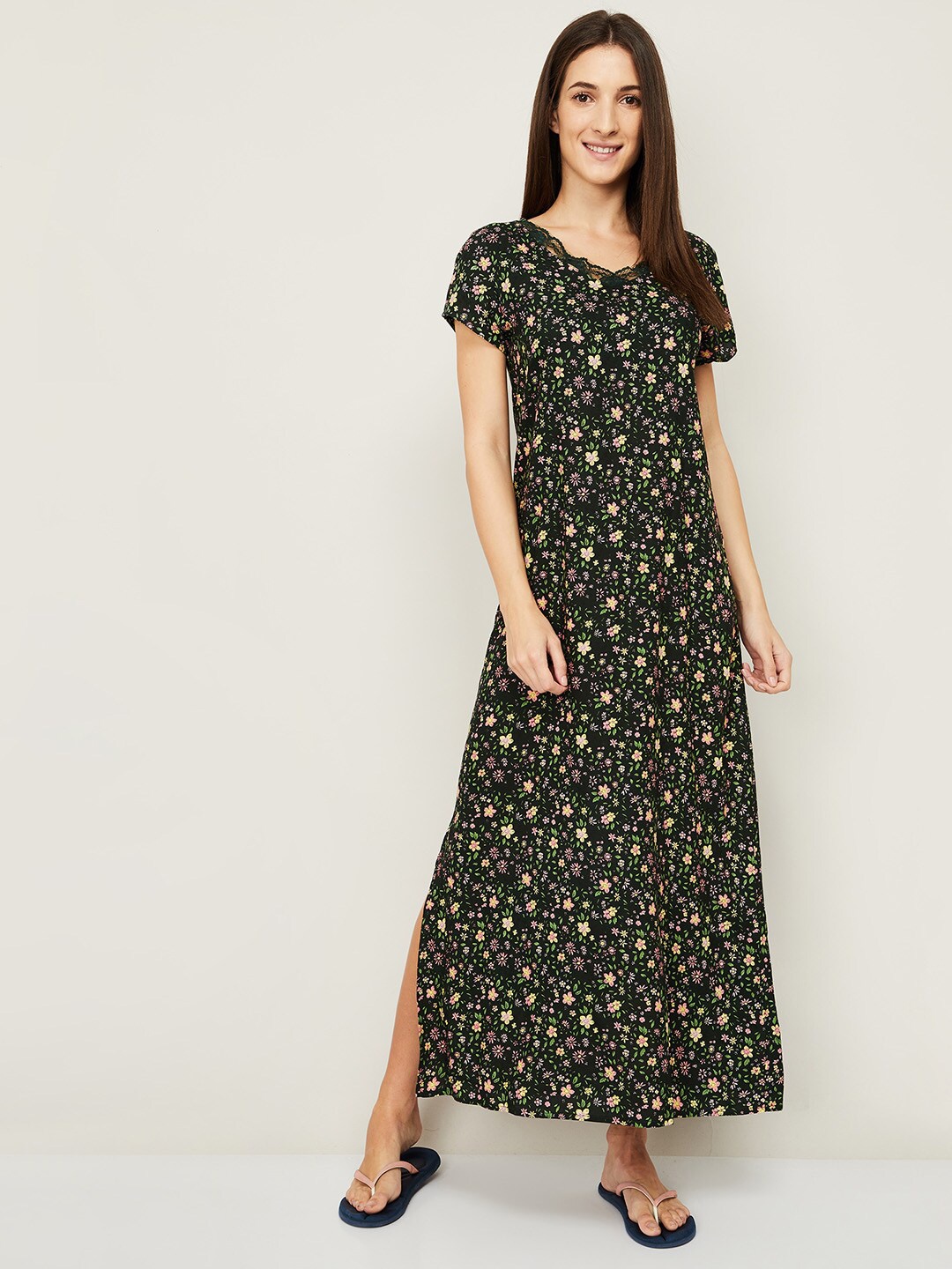 

Ginger by Lifestyle Women Green Floral Printed Nightdress