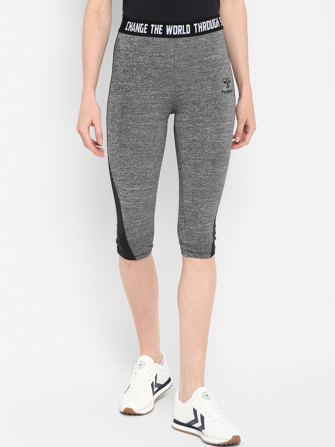 

hummel Women Grey Melange Solid Capri Tights