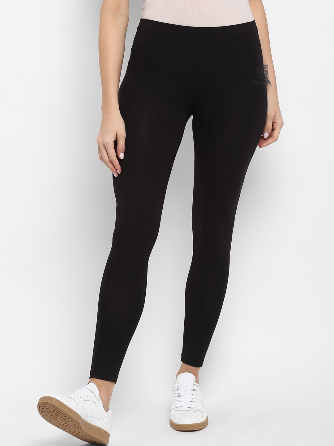 

hummel Women Black Solid Tights