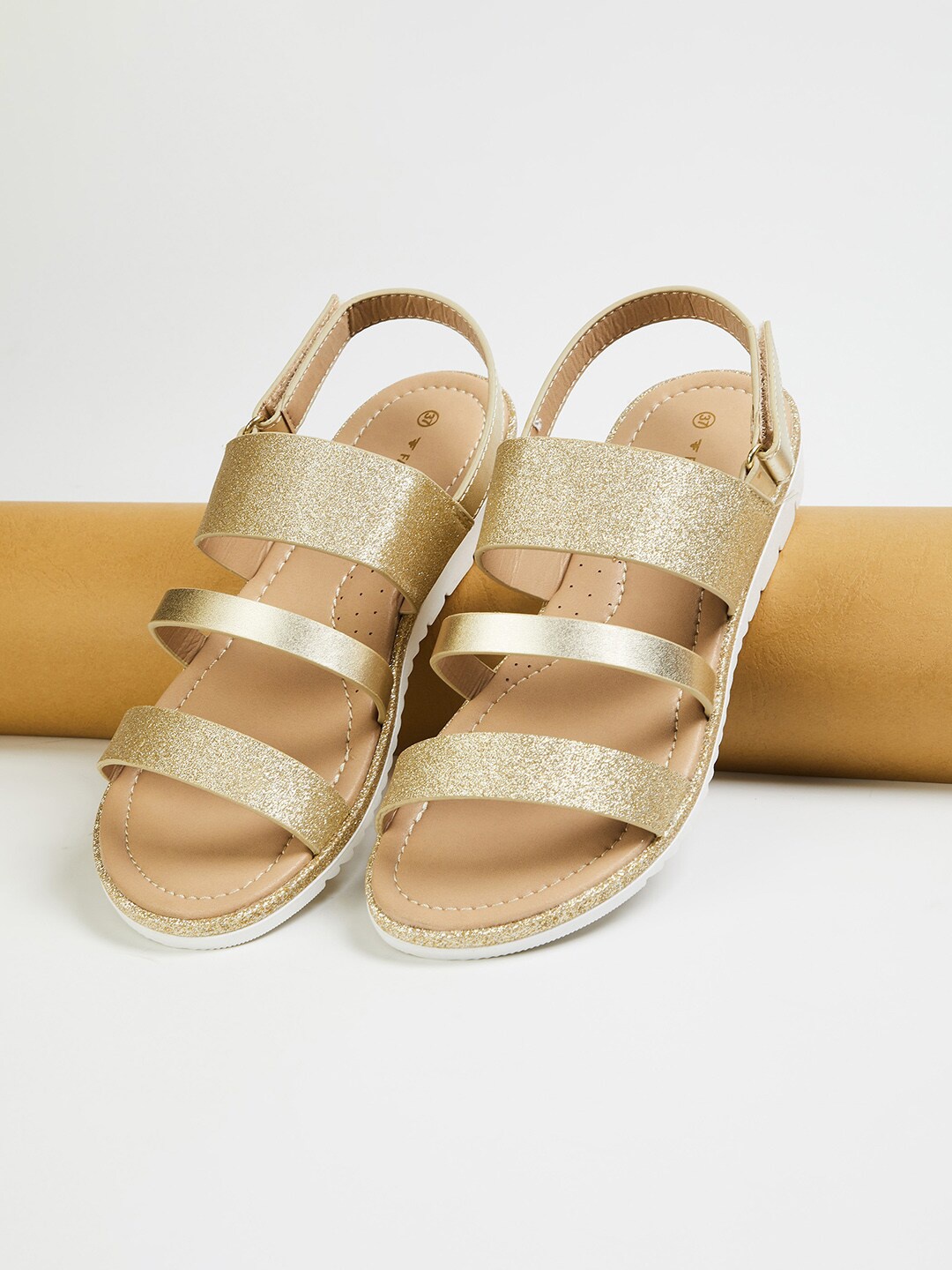 

Fame Forever by Lifestyle Girls Gold-Toned Open Toe Flats