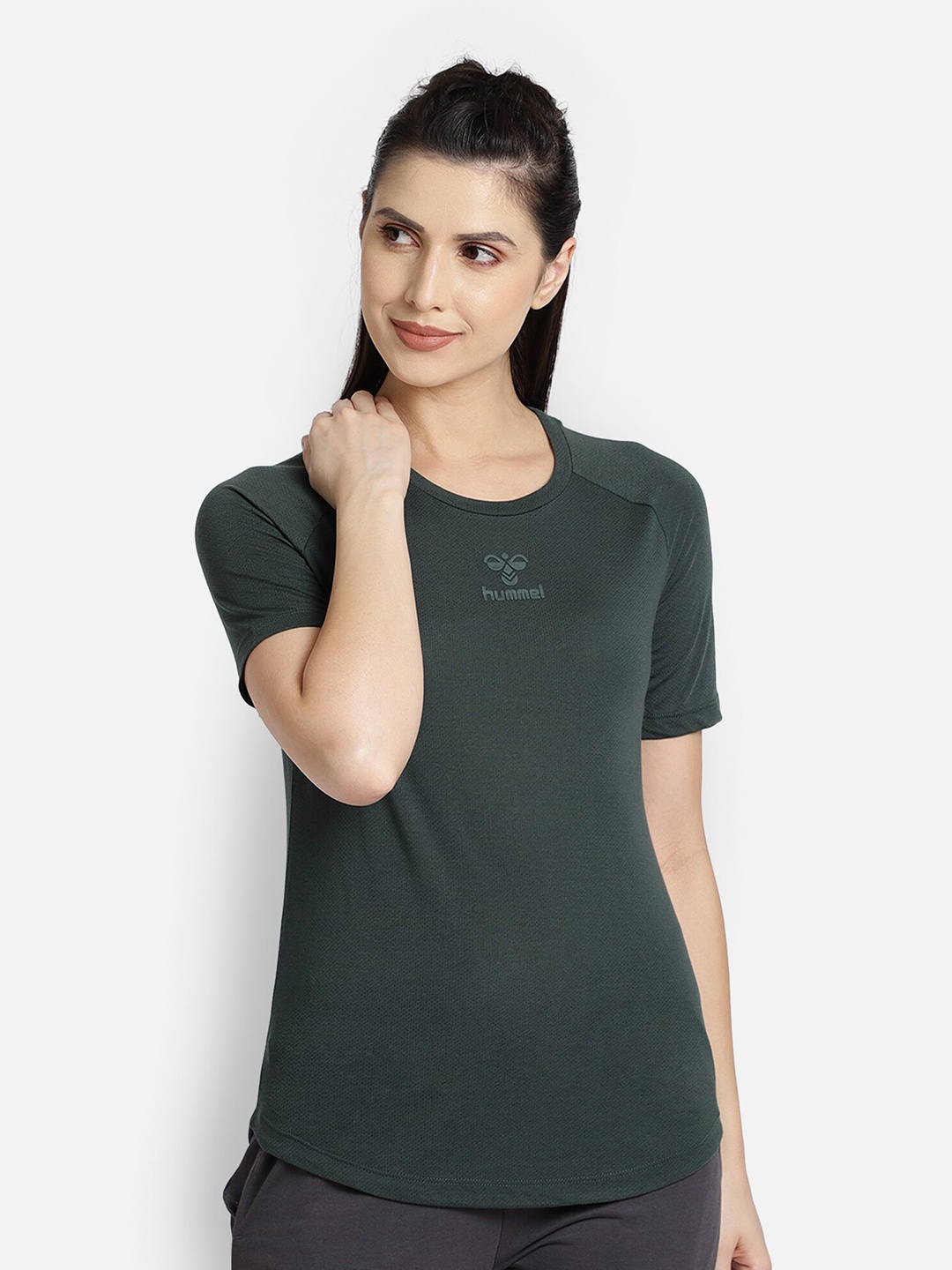 

hummel Women Green Soild T-shirt