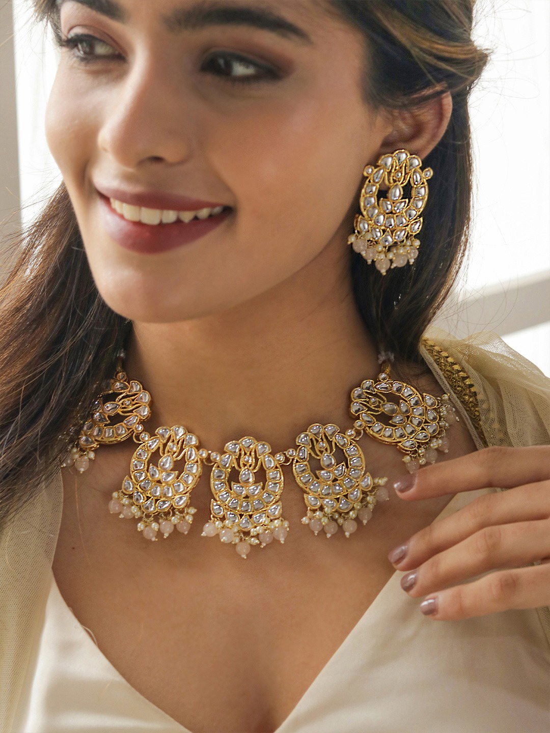 

Fida Women Gold-Plated & White Kundan Studded Traditional Jewellery Set