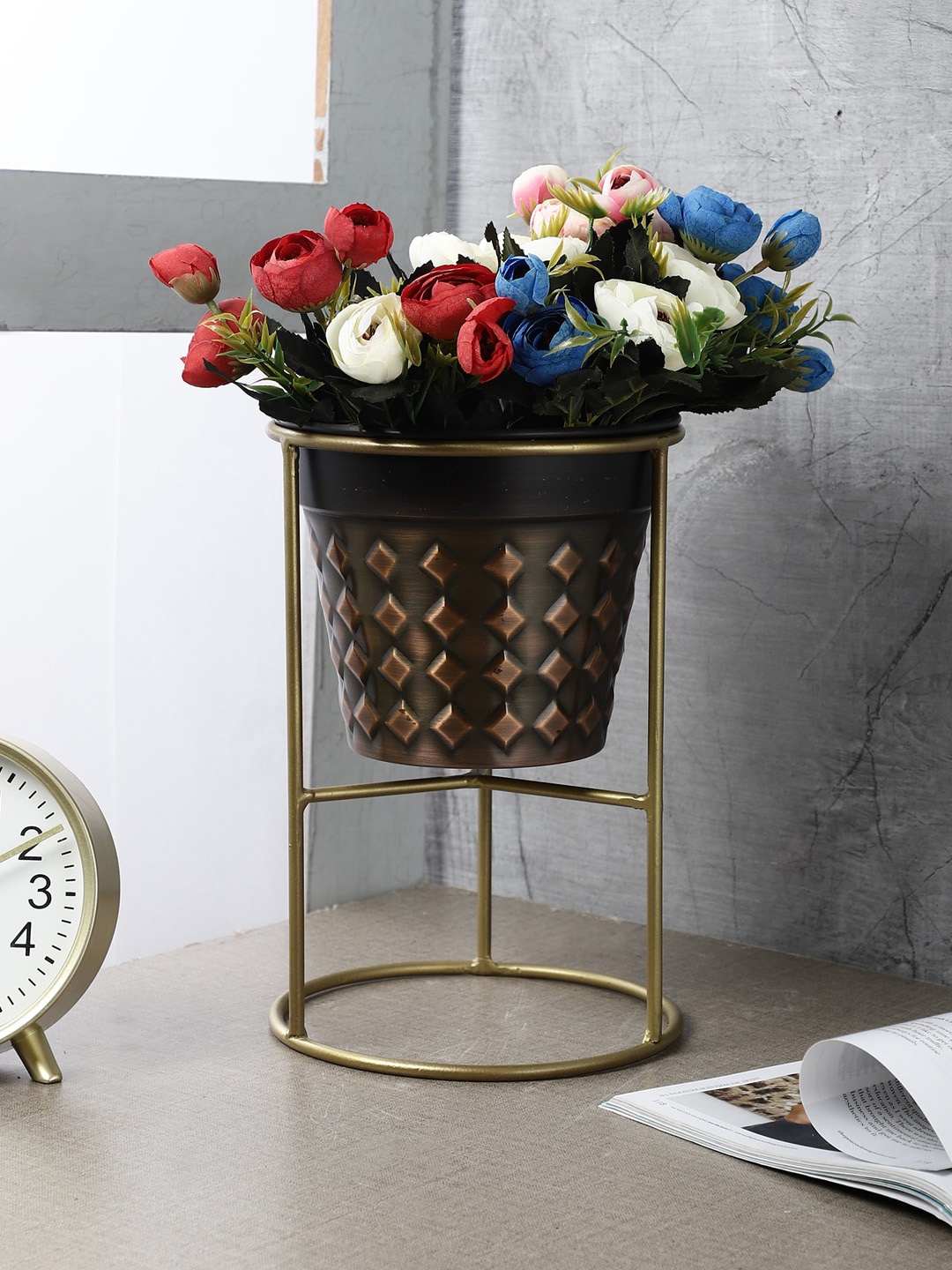 

The Decor Mart Black & Copper Stunning Bowl Metal Planter With Stand