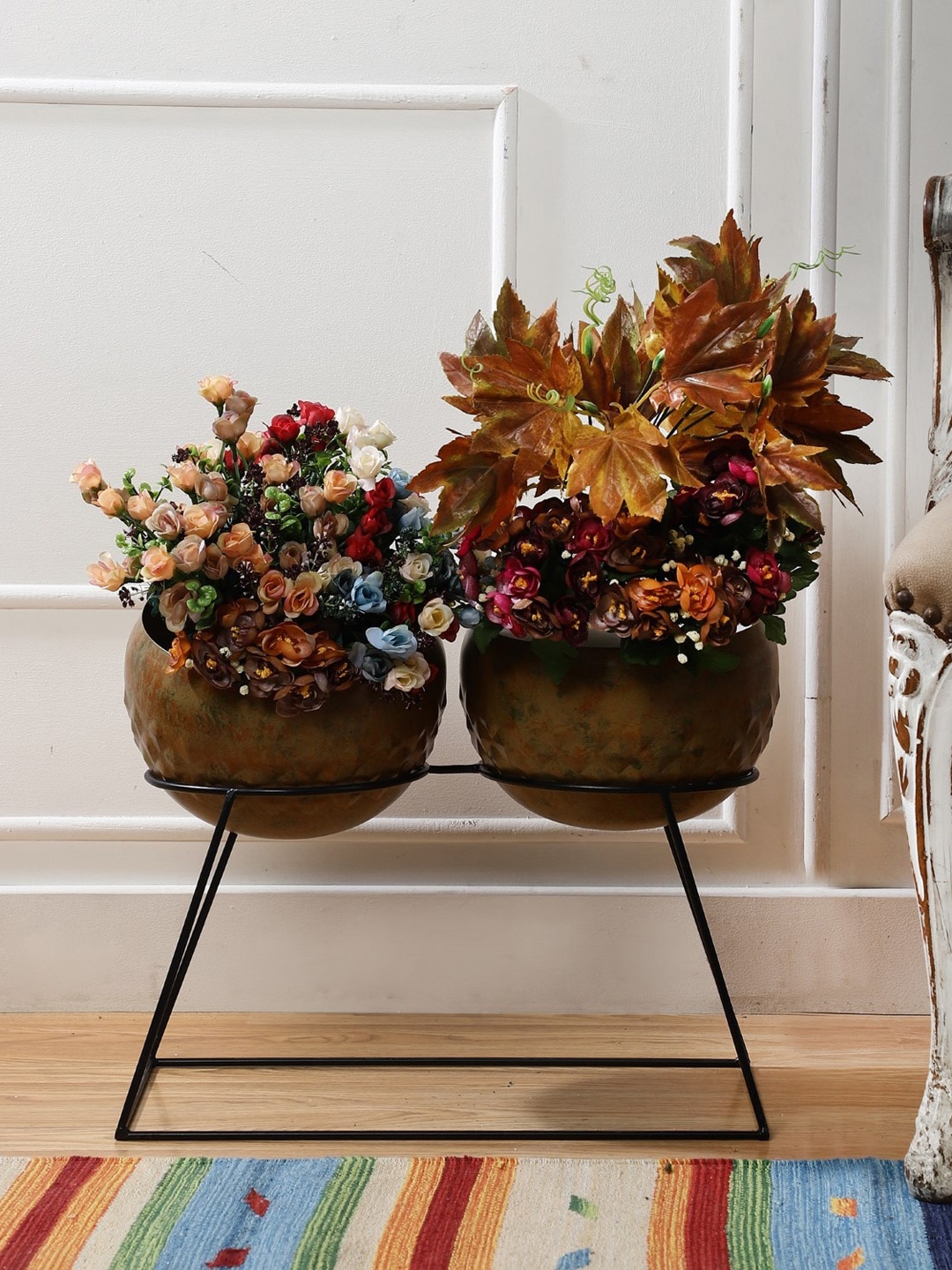 

The Decor Mart Gold-Toned Solid Bowl Metal Planter With Stand