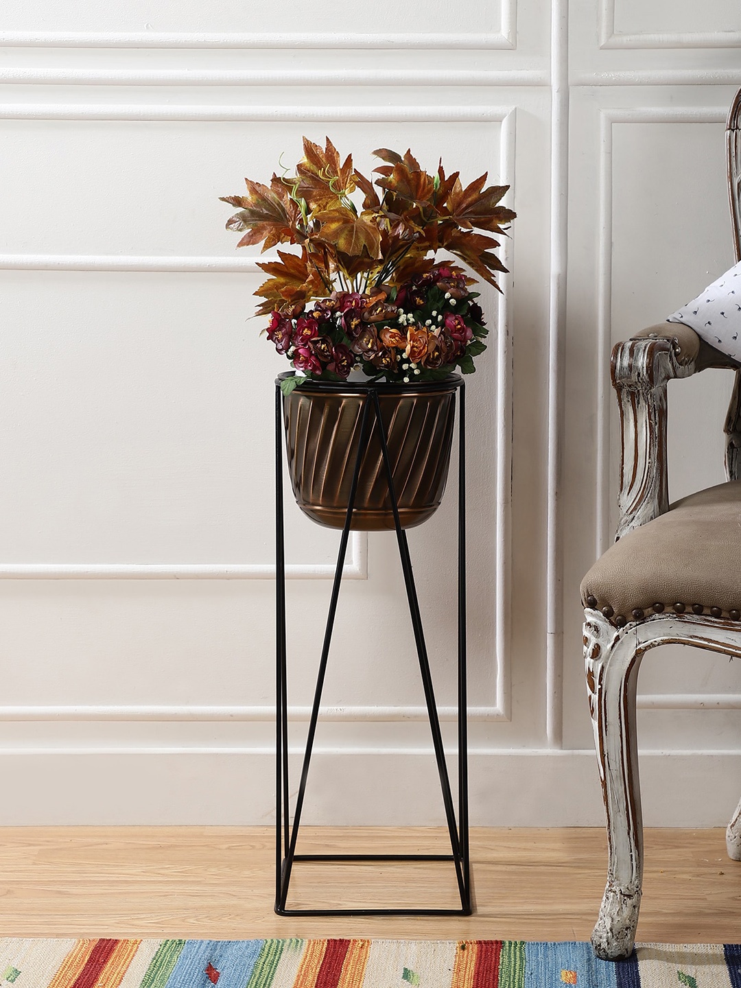 

The Decor Mart Golden and Brown Metal Planters with Stand, Gold