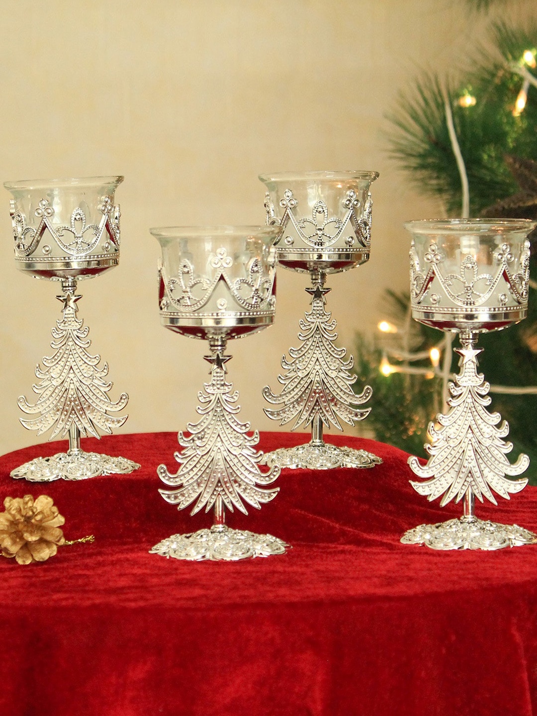 

TIED RIBBONS Set Of 4 Silver-Toned Textured Christmas Tealight Candle Holders With Stand