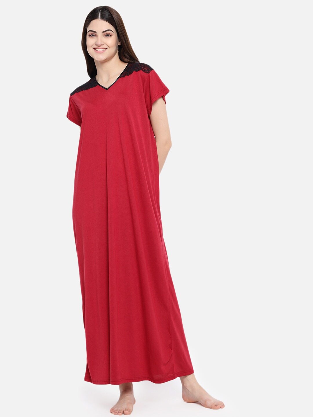 

Klamotten Women Maroon Solid Maxi Nightdress