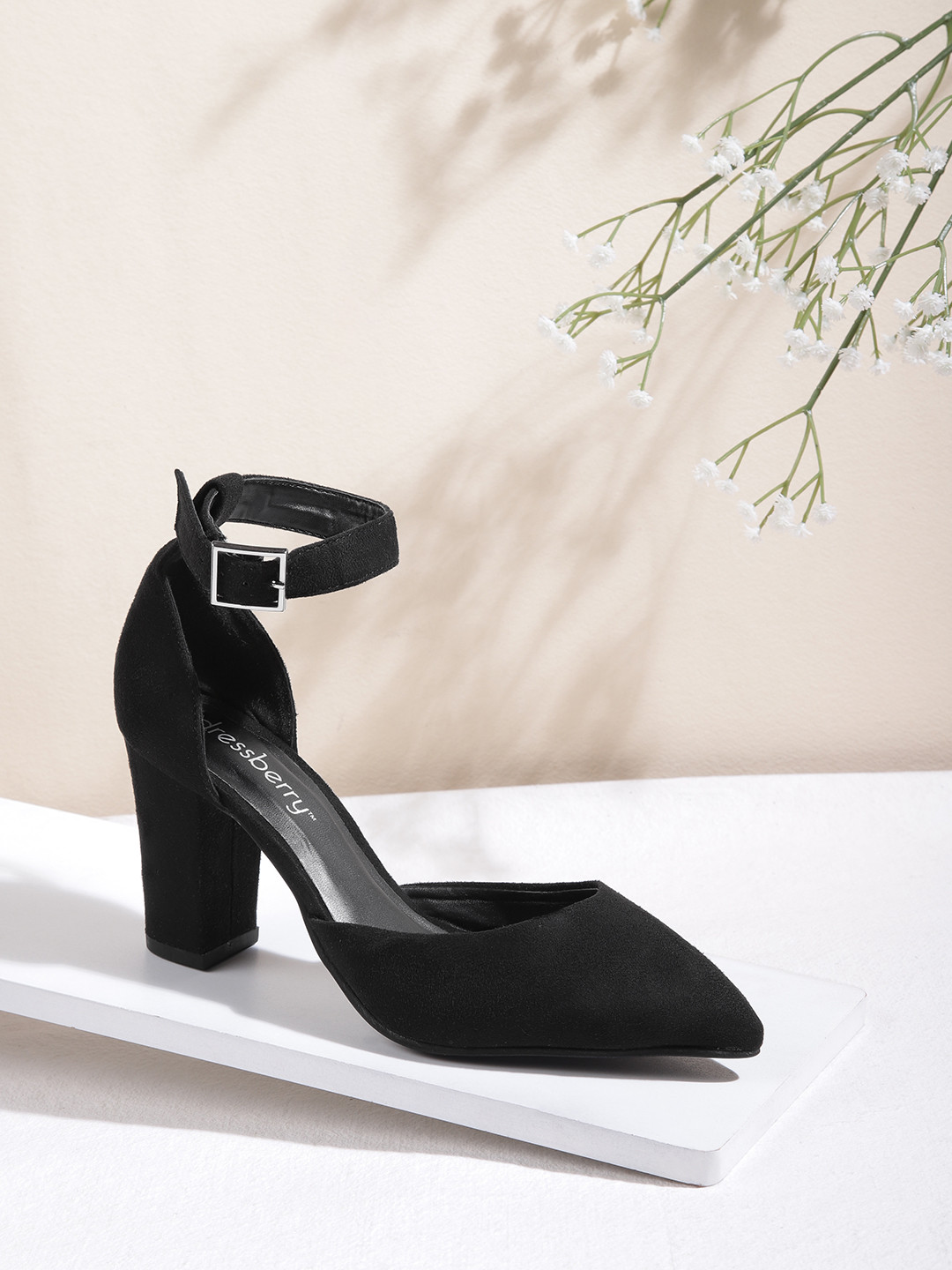 

DressBerry Black Solid Pumps