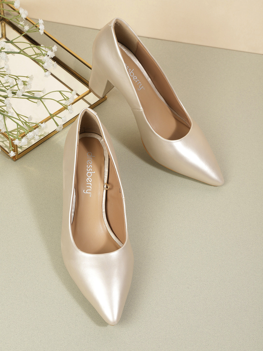 

DressBerry Women Gold-Toned Solid Block Pumps