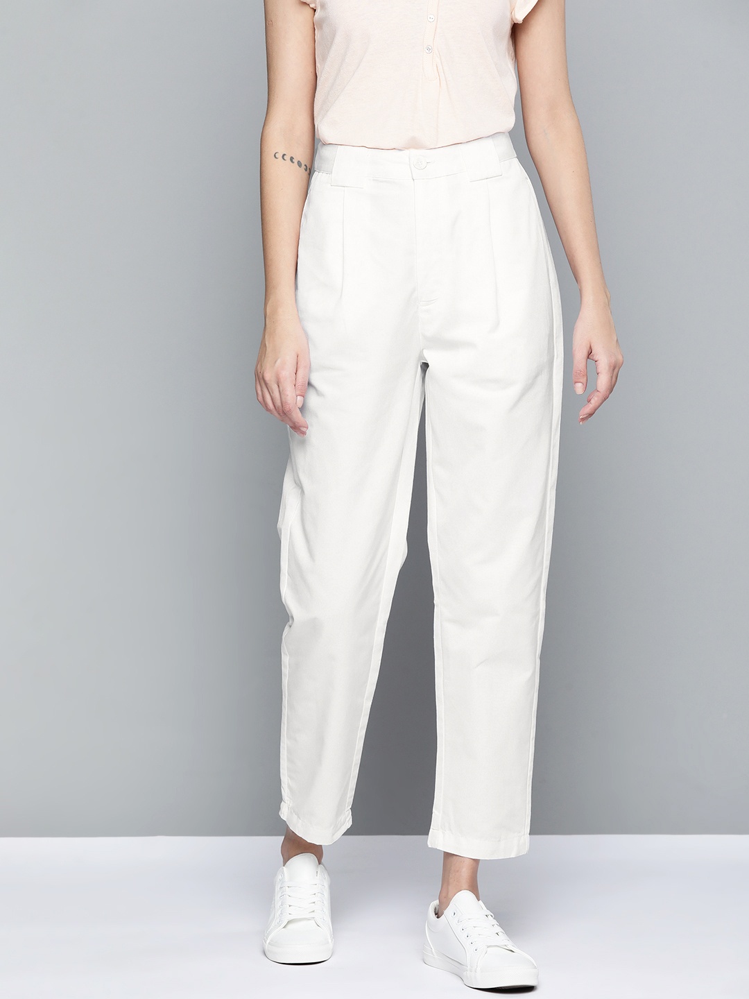 

Mast & Harbour Women White Pleated Chinos Trousers