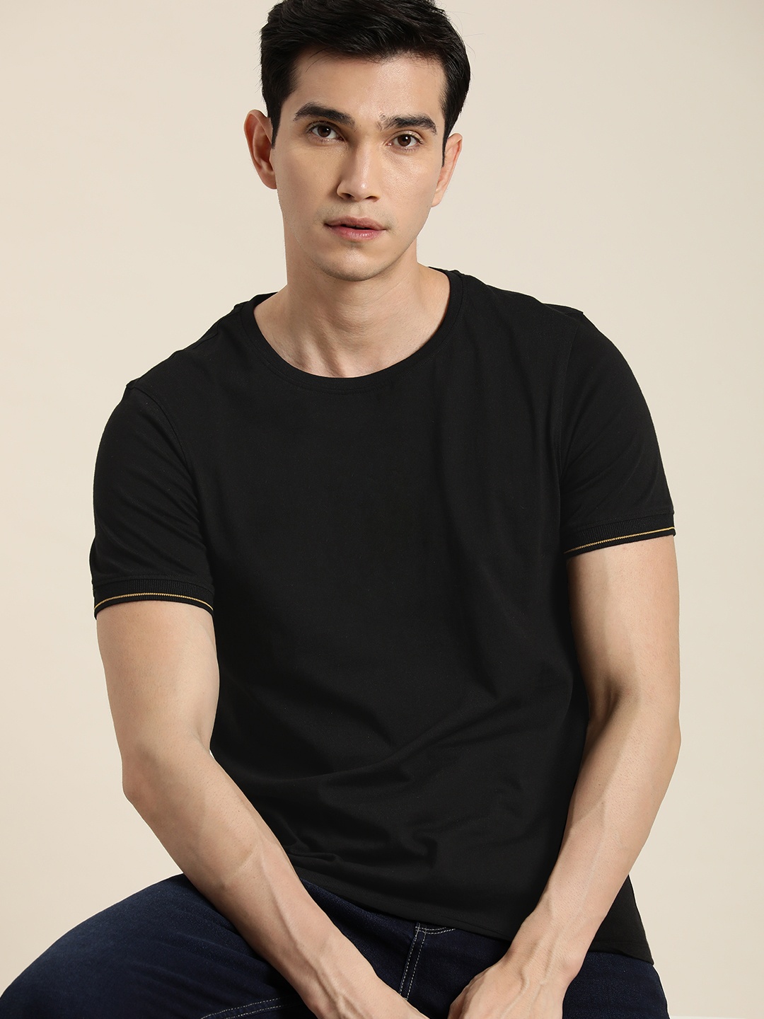 

INVICTUS Men Black Pure Cotton Slim Fit T-shirt