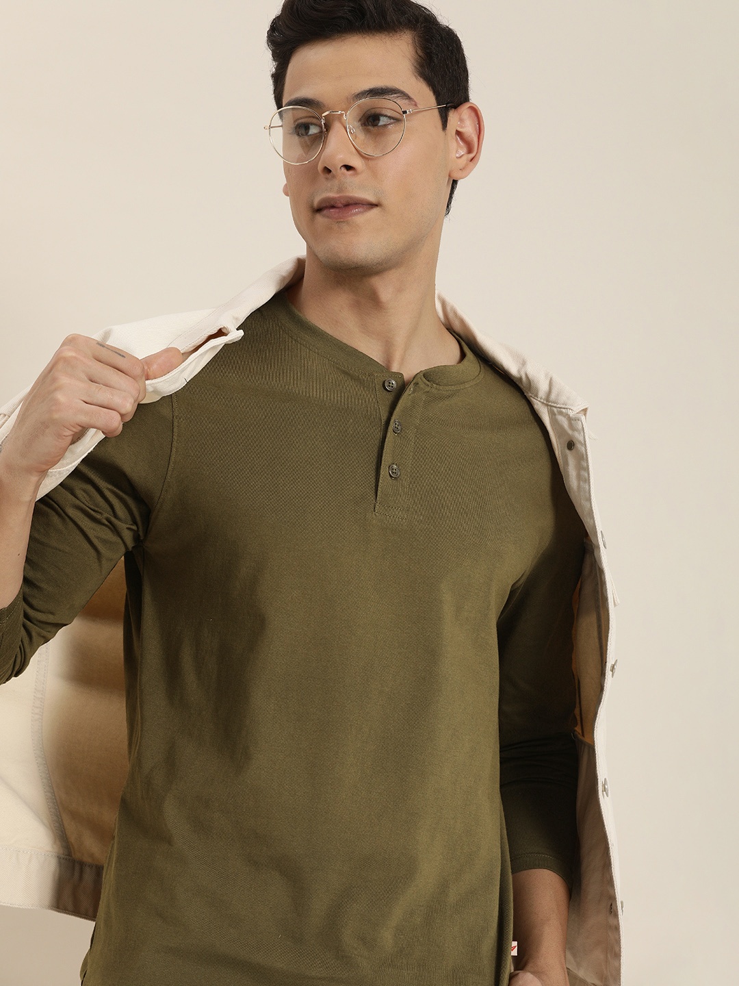

INVICTUS Men Olive Green Pure Cotton Solid T-shirt