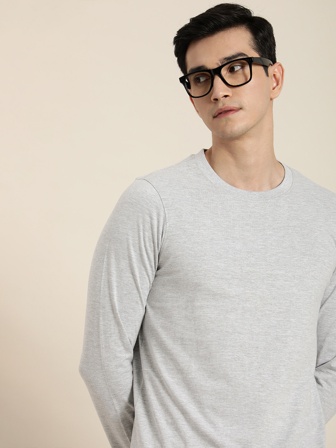 

INVICTUS Men Grey Melange Slim Fit T-shirt