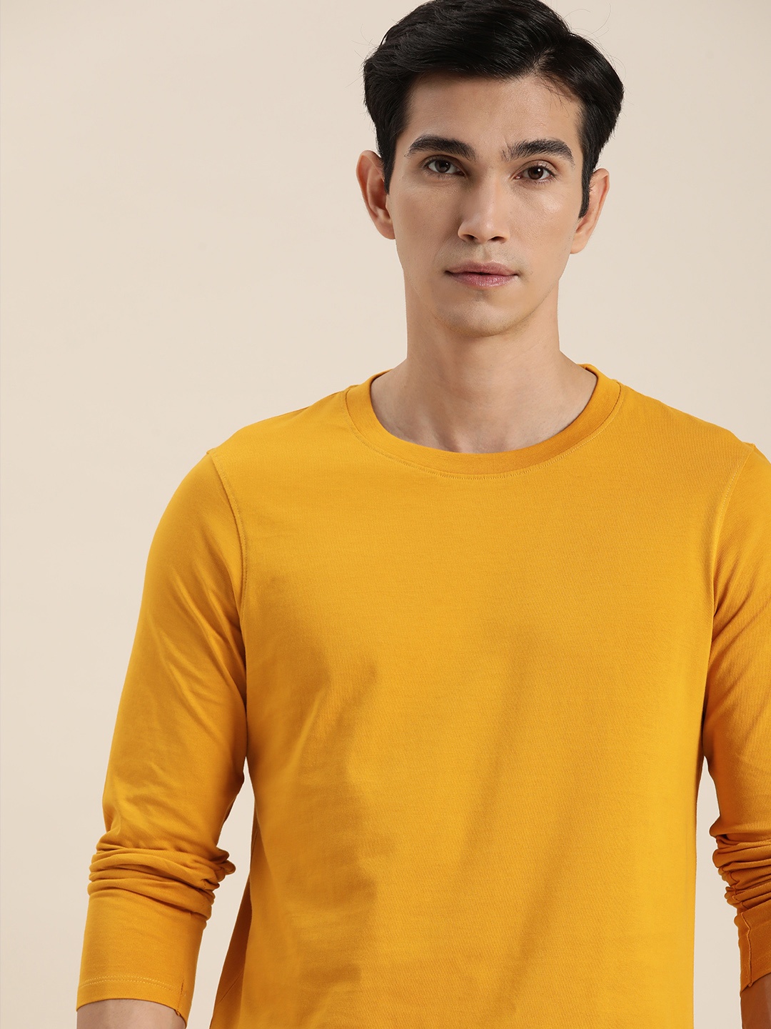 

INVICTUS Men Mustard Yellow Solid Slim Fit T-shirt